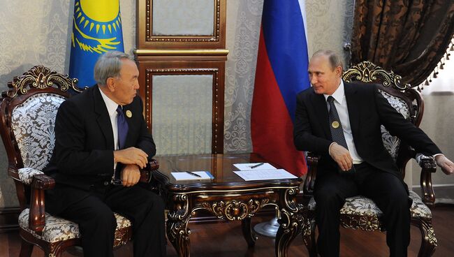 Президент России Владимир Путин и президент Казахстана Нурсултан Назарбаев. Архивное фото