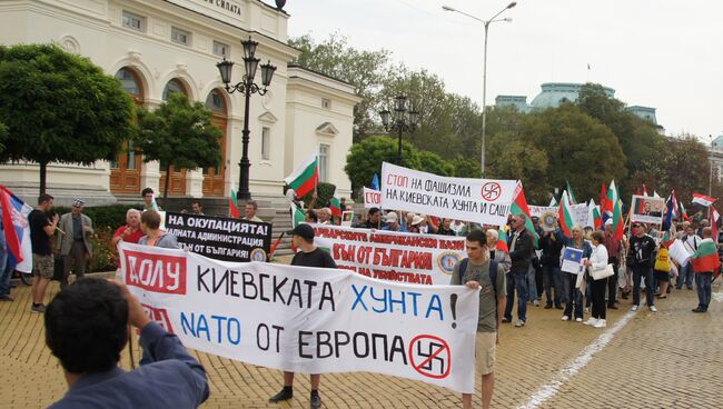 Митинг в Софии против спецоперации, проводимой властями Украины на востоке страны, и агрессии США на Украине и в Болгарии