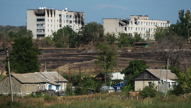 Жилые дома в Луганской области, поврежденные обстрелом и пожаром