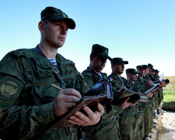 Командиры подразделений бригады Воздушно-десантных войск во время уточнения поставленной задачи