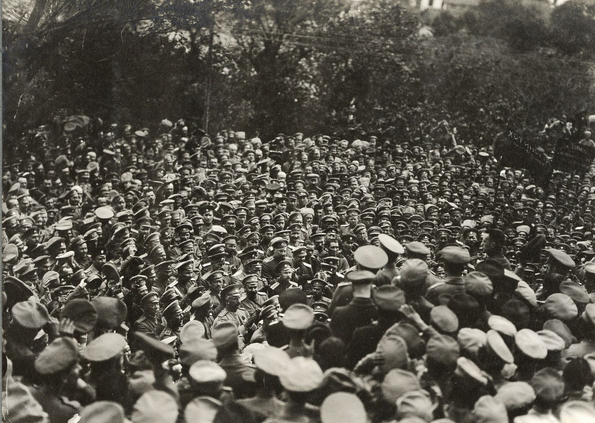 Военный министр Александр Керенский обращается к войскам, 1917 год - РИА Новости, 1920, 08.06.2021
