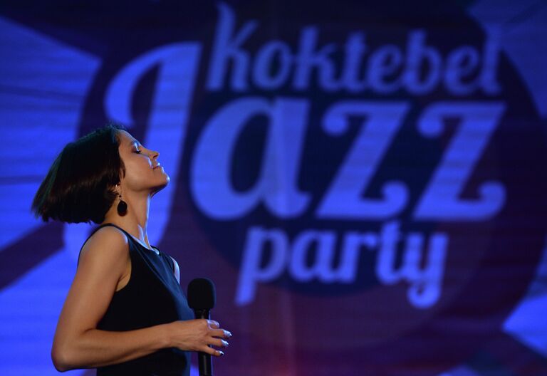 Карина Кожевникова выступает на Международном фестивале Koktebel Jazz Party