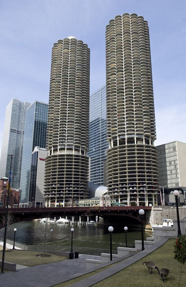 Паркинг Marina Towers у реки Чикаго, в Чикаго, США