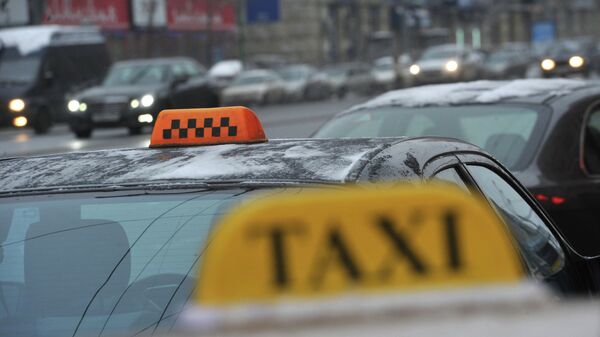 Такси у здания Павелецкого вокзала. Архивное фото