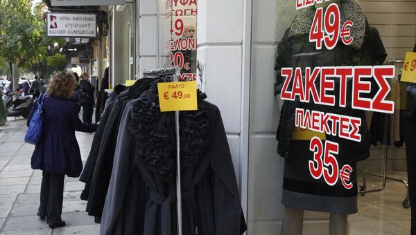 Магазин пальто и шуб в Греции. Архивное фото