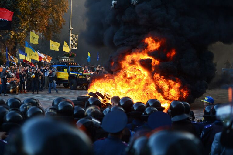 Пикет в поддержку закона о люстрации власти в Киеве