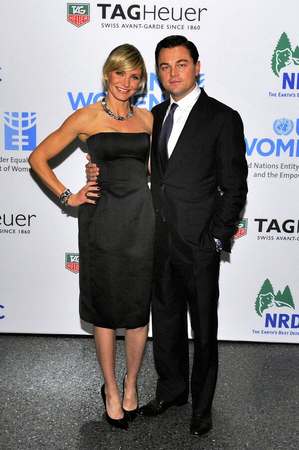 Кэмерон Диаз и Леонардо Ди Каприо во время вечера в пользу продвижения программ по поддержке женщин, 2012 год