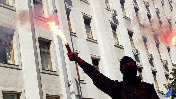 Протестующий у здания украинского Парламента в Киеве