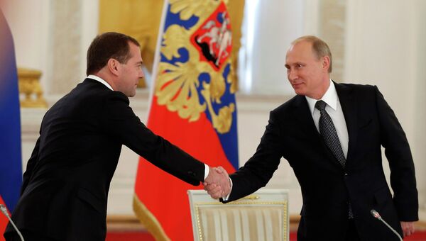 Президент России Владимир Путин и председатель правительства РФ Дмитрий Медведев. Архивное фото