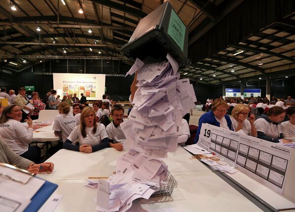 Открытие избирательных ящиков после голосования, Шотландия