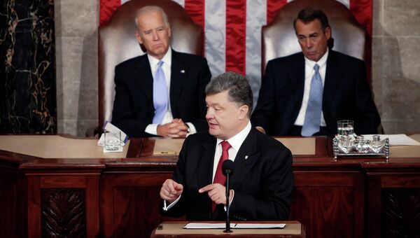 Президент Украины Петр Порошенко выступает на совместном заседании Сената и Палаты представителей Конгресса США в Вашингтоне