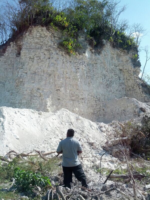 Разрушение пирамиды Нох Муль в Гондурасе