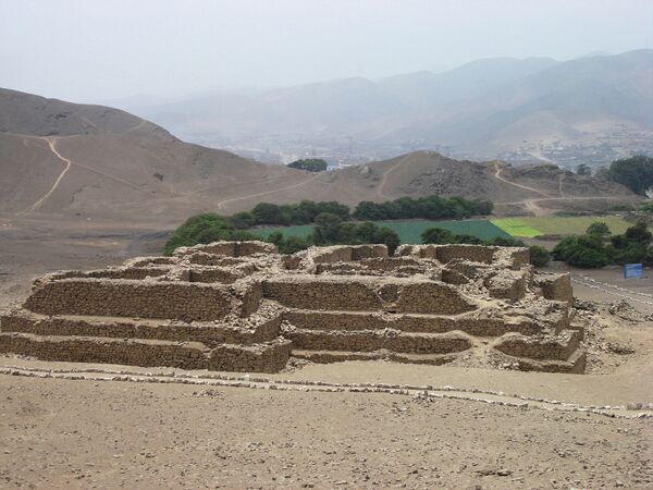 Пирамида Эль-Параисо в Перу