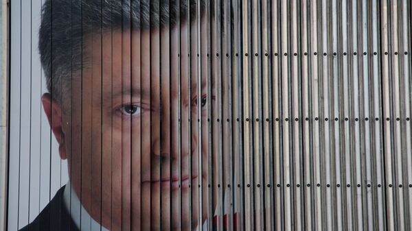 Предвыборный плакат кандидата в президенты Украины Петра Порошенко в Днепропетровске. Архивное фото