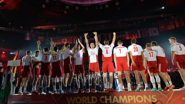 Игроки Польши радуются победе после финального матча чемпионата мира по волейболу между командами Бразилии и Польши. Архивное фото