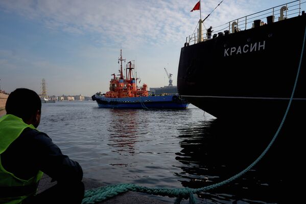 Отправка ледокола Красин на ремонт в город Кронштадт на Морской завод