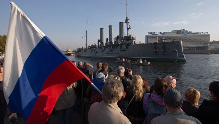 Буксировка крейсера Авроры на ремонт