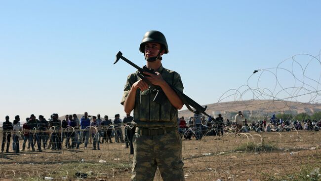 Турецкий солдат на турецко-сирийской границе