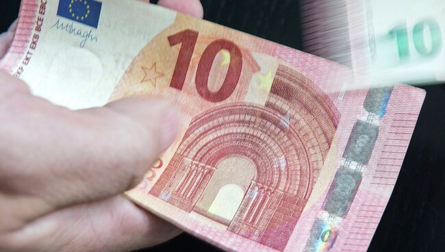 Банкнота достоинством 10 евро. Архивное фото