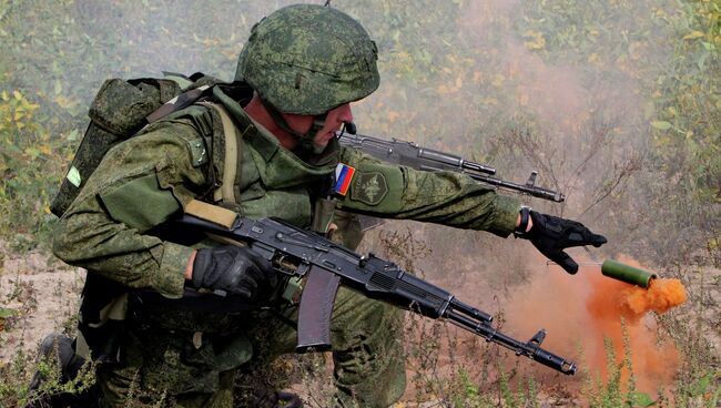 Военнослужащий на учениях. Архивное фото