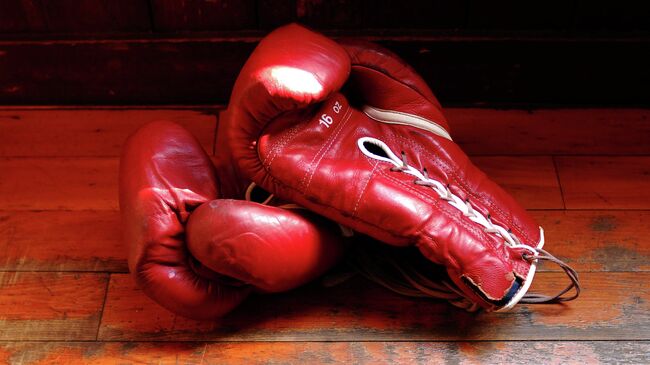 Боксерские перчатки, архивное фото