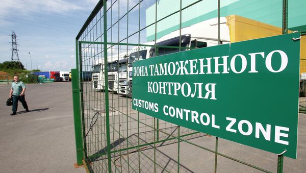 Вход на зону таможенного контроля на терминале Каширский Московской областной таможни. Архивное фото