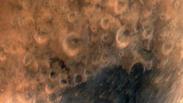 Первый снимок поверхности Марса индийского спутника