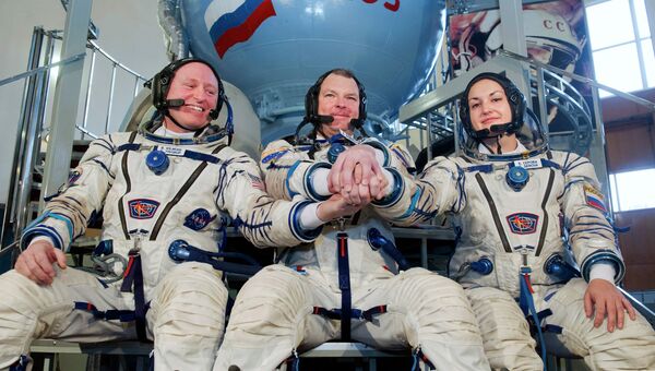 Астронавт НАСА Барри Уилмор, космонавты Александр Самокутяев (слева направо) и Елена Серова. Архивное фото