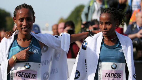 Тирфи Цегайе, победившая на Берлинском марафоне, и Фейсе Тадесе, занявшая второе место