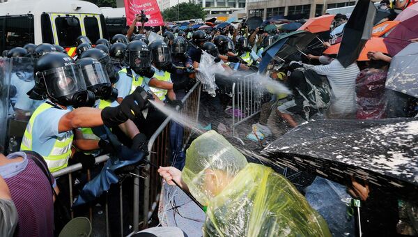 Столкновения полиции и протестующих в Гонконге, 28 сентября 2014