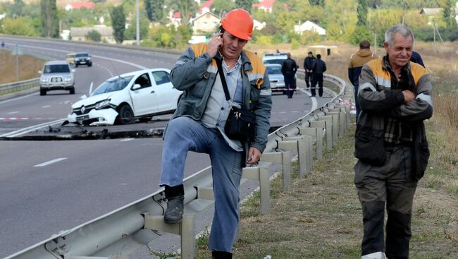 Место обвала грунта на участке автодороги, соединяющей Евпаторийское и Николаевское шоссе у Симферополя. Архивное фото