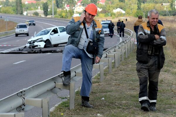 Место обвала грунта на участке автодороги, соединяющей Евпаторийское и Николаевское шоссе у Симферополя