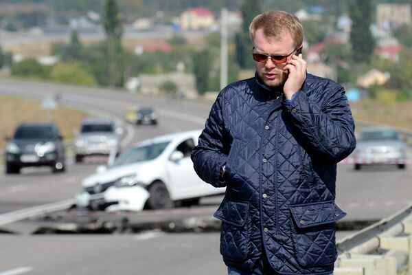 Министр внутренней политики, информации и связи Республики Крым Дмитрий Полонский на месте обвала грунта на участке автодороги