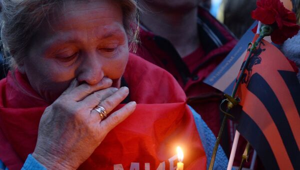 Участники акции памяти Донецк: невинно убиенные, которая проходит на Поклонной горе в Москве