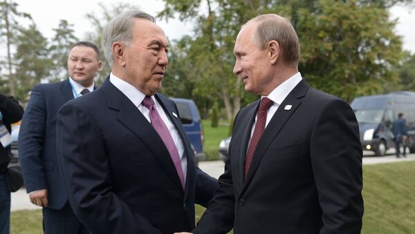 Президент России Владимир Путин (справа) и президент Казахстана Нурсултан Назарбаев. Архивное фото