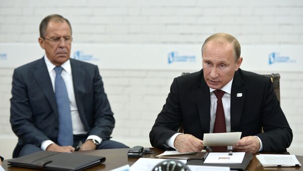 Сергей Лавров и Владимир Путин. Архивное фото