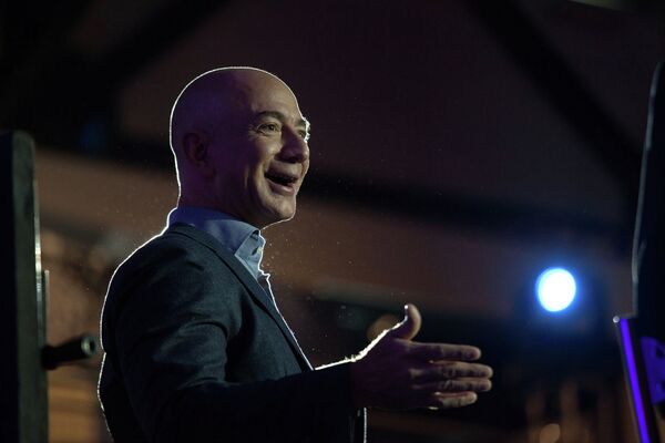 Основатель интернет-компании Amazon Джефф Безос