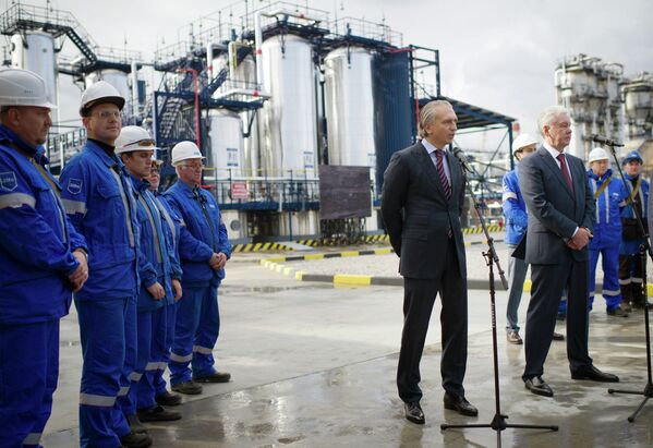 Председатель правления ОАО Газпром нефть Александр Дюков и мэр Москвы Сергей Собянин
