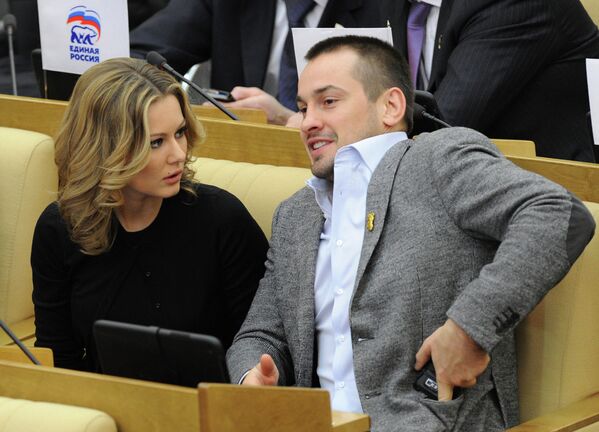 Мария Кожевникова и Дмитрий Носов на заседании нижней палаты российского парламента