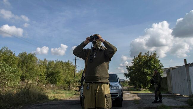 Боец народного ополчения на позиции