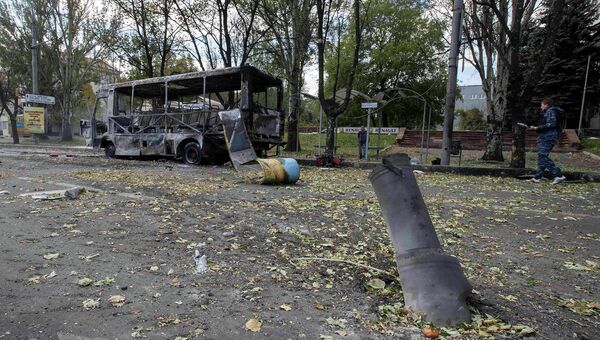Результаты обстрела Донецка украинскими военными. Архивное фото.