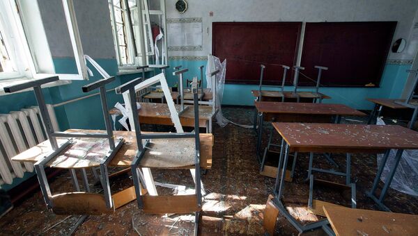 Школа 57 в Донецке, подвергшаяся обстрелу