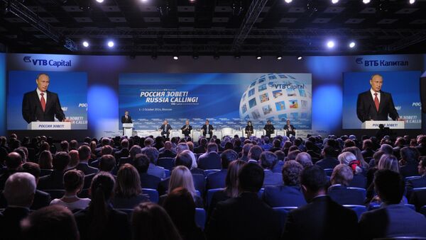 Президент России Владимир Путин выступает на VI ежегодном инвестиционном форуме ВТБ Капитал Россия зовет!