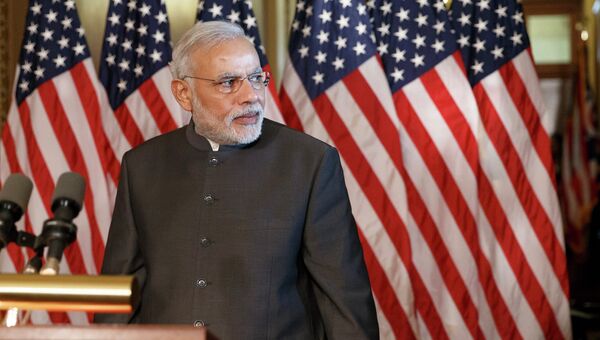 Премьер Индии на фоне флагов США, архивное фото