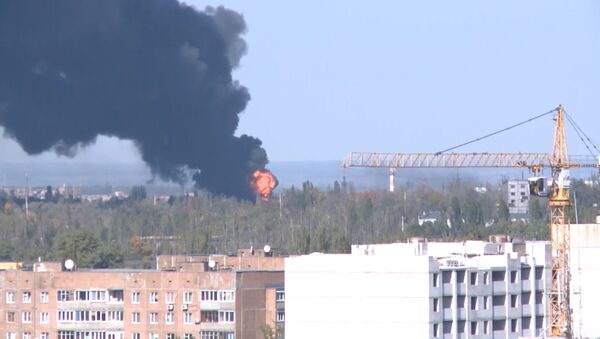 Столб густого темного дыма поднимался над аэропортом Донецка