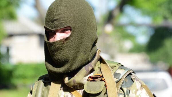 Добровольцы народного ополчения батальона Восток переподчинили воинскую часть №3037 в Донецке