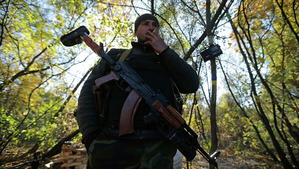 Украинский военнослужащий на КПП возле города Попасная