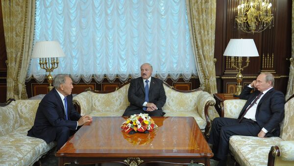 Президент России Владимир Путин, президент Белоруссии Александр Лукашенко и президент Казахстана Нурсултан Назарбаев. Архивное фото