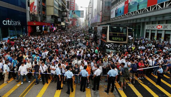 Митингующий на улице Гонконга