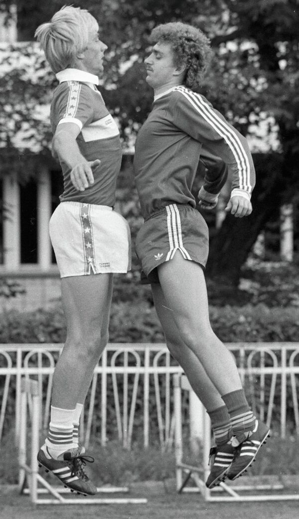 Футболисты Спартака Черенков и Шавло на тренировке, 1985 год